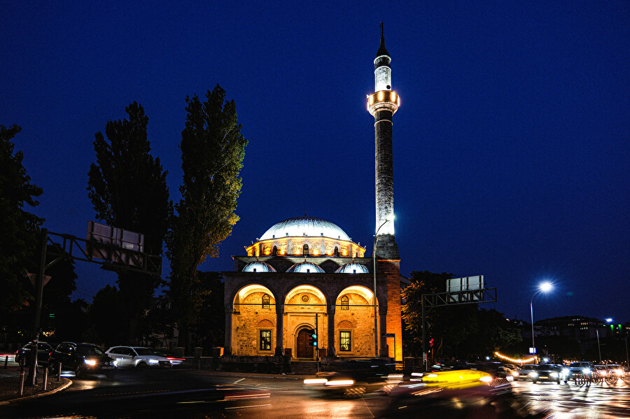 Murâdiye Camii'nin bânisi, Fâtih Sultân Mehmed'dir.