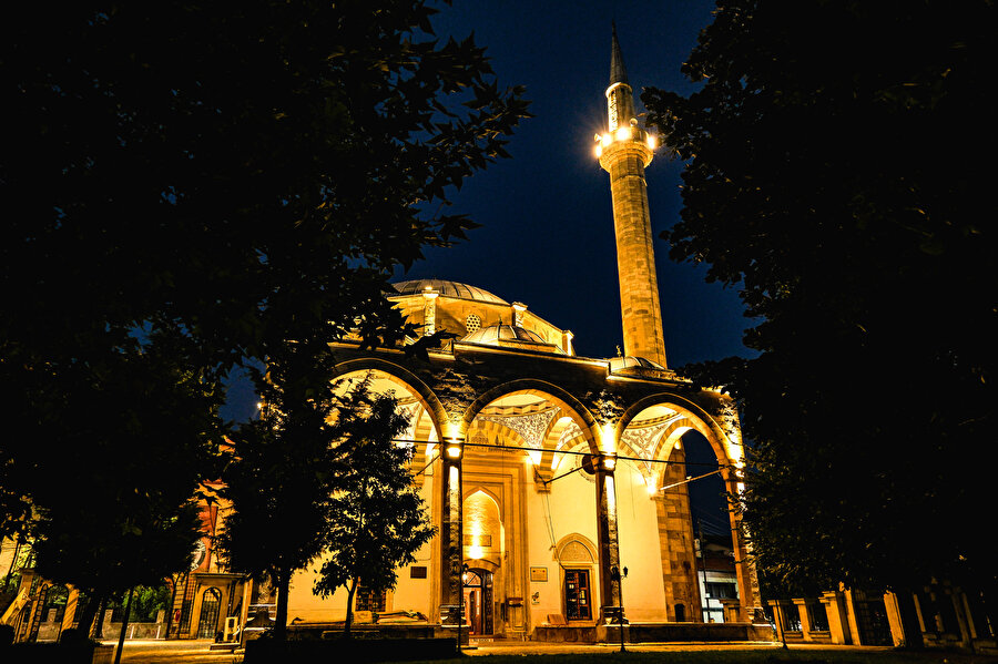  Fâtih Camii, 1461 senesinde, bizzat Fâtih Sultân Mehmed tarafından yaptırıldı.