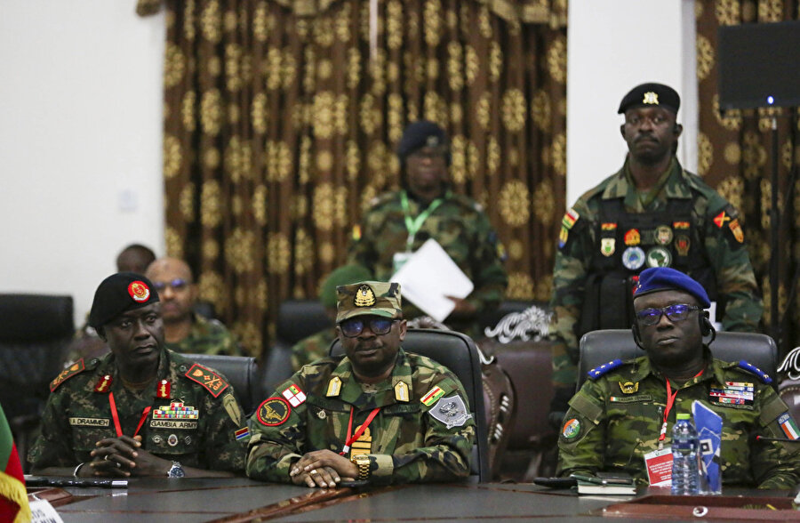 ECOWAS, 26 Temmuz darbesinin ardından Nijer'e ciddi yaptırımlar uyguladı ve ülkede anayasal düzeni yeniden sağlamak için bir 