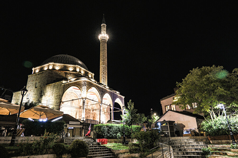 Sinan Paşa Camii’nde gece.