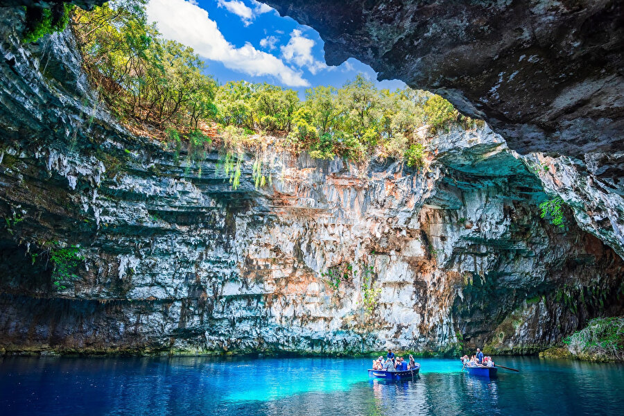 Melissani Mağara Gölü.