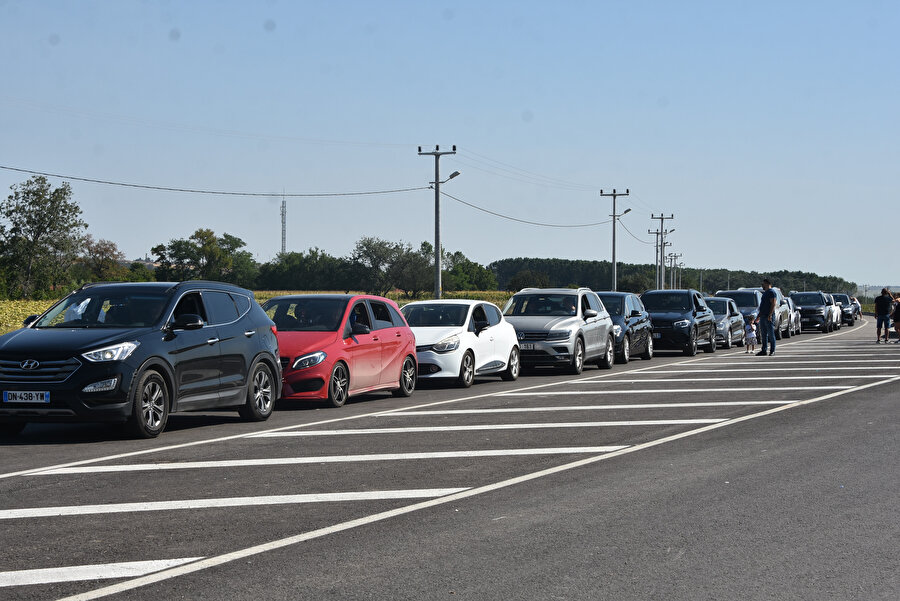 Yunanistan'daki yangın sebebiyle sınır kapısında araç kuyruğu oluştu