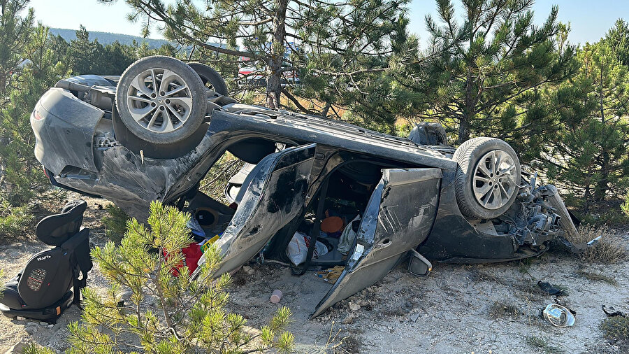Aynı yöne giden otomobiller çarpıştı: Biri bebek, 6 yaralı