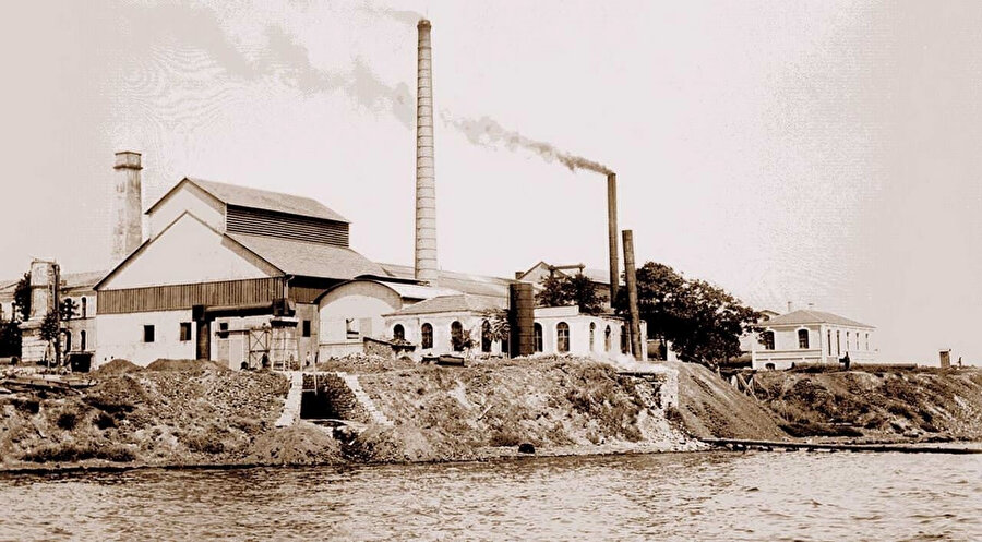 nZeytinburnu Demir Fabrikası, 1846’da faaliyete geçerek 1850’den sonra işlevini artırarak faaliyete devam ediyor. 