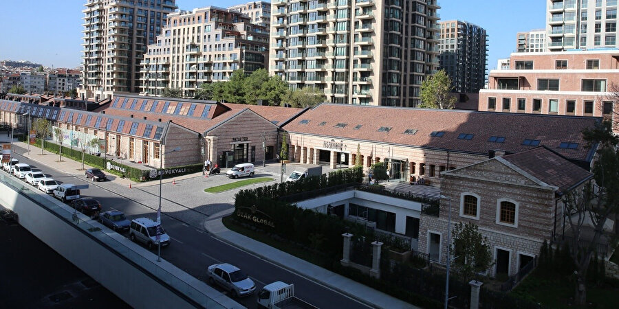 Fişekhane, şehrin yeni deniz semti Büyükyalı’nın tam kalbinde konumlanıyor. 