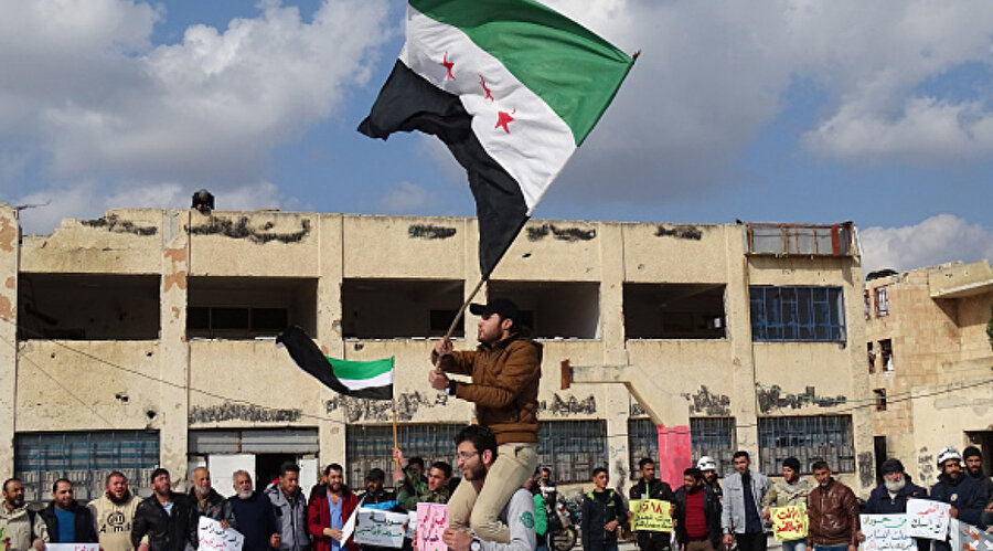 Protestolar şu ana kadar Akdeniz kıyısındaki hükûmet kalelerine, başkent Şam'a ve Halep ve Humus dahil en büyük şehirlere yayılmadı. 