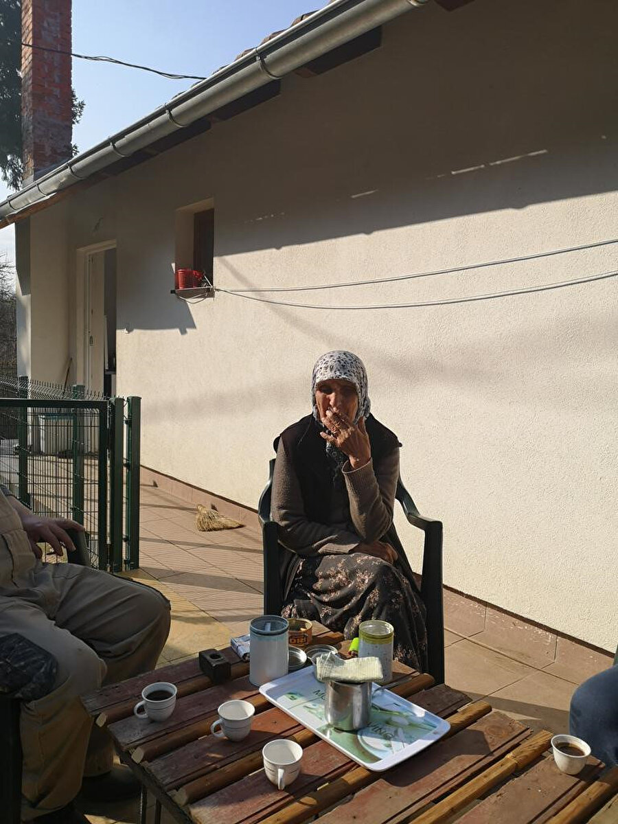 Soykırımdan sonra köyüne dönmeyi tercih eden Nana Ayşe Begiç, köylülerle el ele vererek yıkılmış olan köylerini tekrardan ayağa kaldırdı.