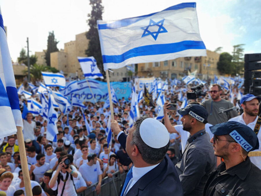 Pek çok İsrailli sosyal medya kullanıcısı, Ben Gvir'e karşı Hadid'in arkasında durarak onun "aşırı görüşlerinin" altını çizdi. 