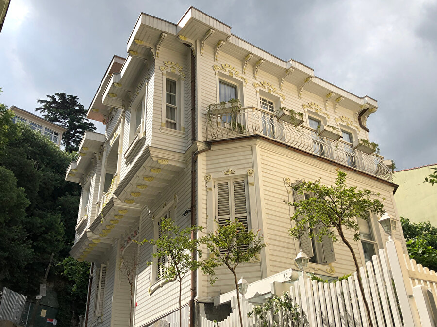 Arnavutköy, Dulkadiroğulları Sokak 4 numaralı yapı. Fotoğraf: Uluç Algan 