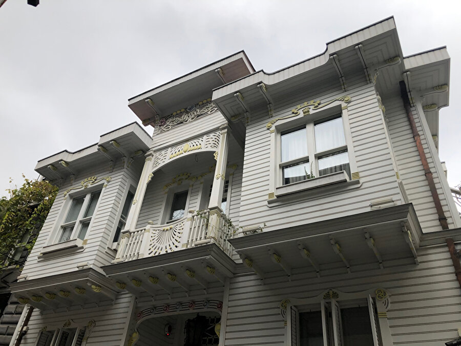 Arnavutköy, Dulkadiroğulları Sokak 4 numaralı yapı. Fotoğraf: Uluç Algan 