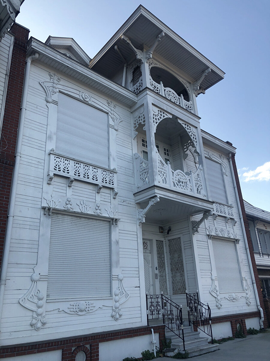 Sarıyer, Kefeliköy Caddesi 6 numaralı yapı. Fotoğraf: Uluç Algan 
