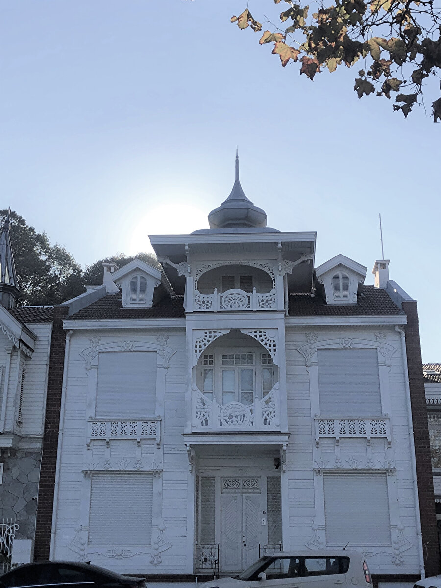 Dikranyan Yalısı adıyla da bilinen, Sarıyer, Kefeliköy Caddesi 6 numarada konumlanan yapı. Fotoğraf: Uluç Algan 
