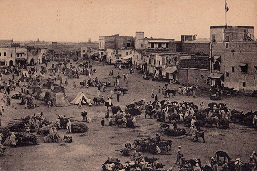 Câmiu'l-Fenâ Meydanı, yüzyıllardır Marakeş'in merkezi.