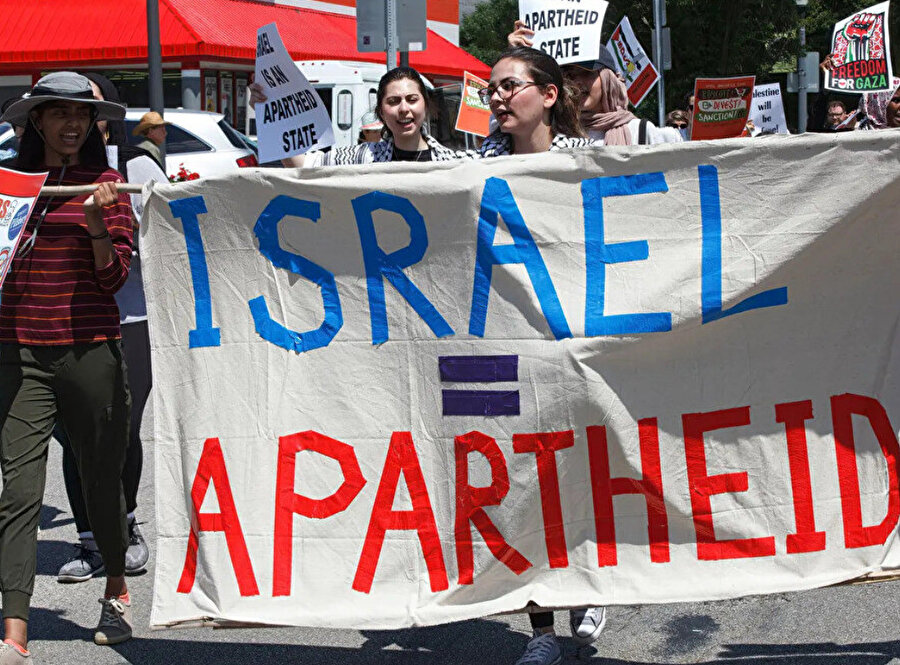 Goldberg, İsrail hükûmetinin insan haklarına, demokrasiye ve eşitliğe karşı olduğunu, bunun yerine otoriterliği, ayrımcılığı, ırkçılığı ve apartheid rejimini desteklediğini belirtti.