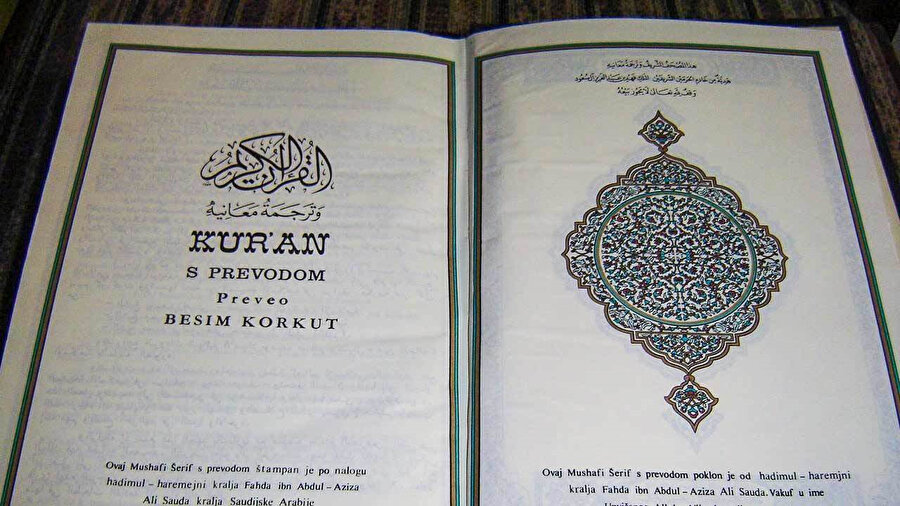 Boşnakça Kur’ân-ı Kerîm, “Kur’an S Prevodom” adıyla ilk kez 1977’de basılmıştır.