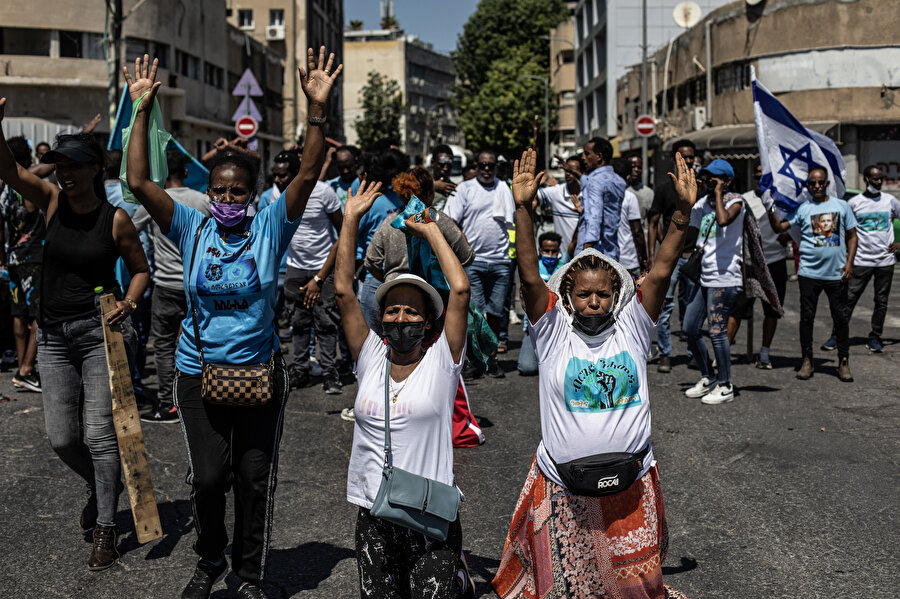 Eritre hükûmeti, hükûmet karşıtı protestocuları " iltica pisliği " olarak kınadı.