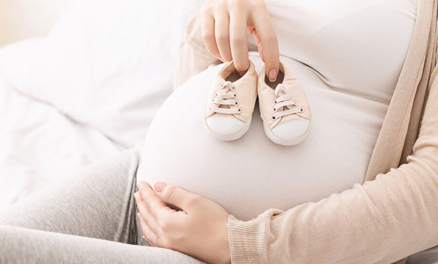 Alafranga klozetlerde gebe kadınlar açısından ciddi bir tehdittir. Çünkü oturma şekli rahme baskı uygular ve bebek bundan etkilenebilir. Alaturka helâlarda ise rahim baskı altına alınmadığı için bebek rahatsız olmaz. Dahası bu beden hâli doğumu kolaylaştırıcı bir egzersizdir.