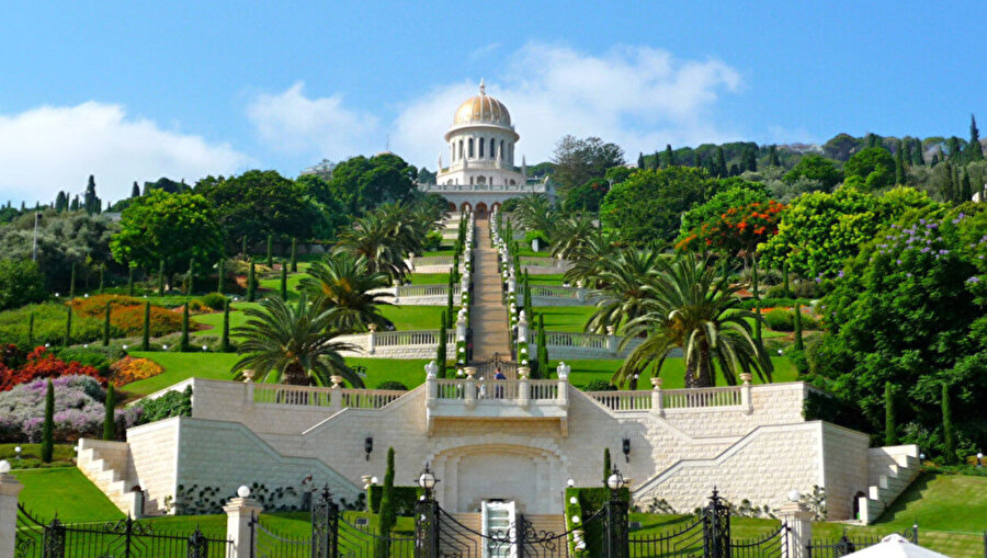 İsrail'in Hayfa kentindeki Bahâî Bahçesi, bu dinin yönetim merkezinin bir parçasıdır.