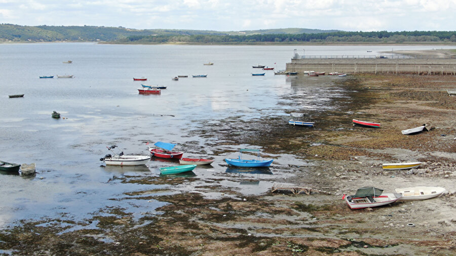 Son 9 yılın en düşük seviyesinde: Terkos’ta sular çekildi, tekneler karaya oturdu