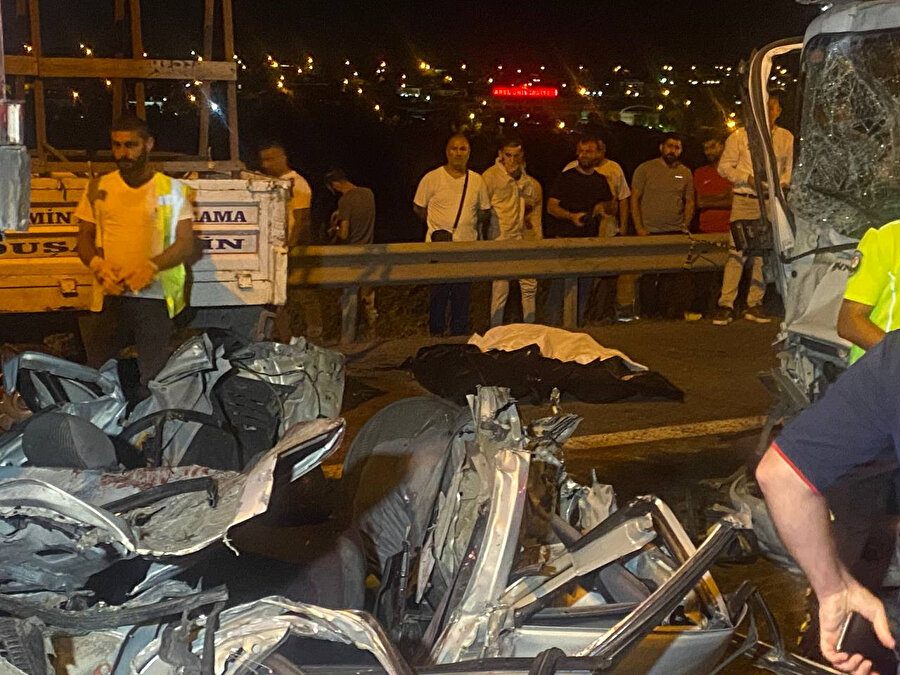 İstanbul'da zincirleme kaza: 4 çocuk hayatını kaybetti, 4 kişi yaralandı