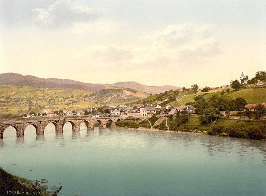 Visegrad 1896 yılında sular altına kalınca ve köprü de bu taşkından etkilenmişti. 1911 yılında Avusturya-Macaristan İmparatorluğu tarafından restore edilen köprü, II. Dünya Savaşı sırasında bir kez daha hasar görmüştür.