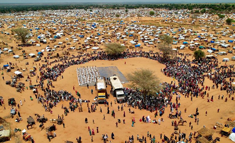 Çatışmalar nedeniyle yaklaşık bir milyon kişi, başta Çad, Güney Sudan, Mısır ve Etiyopya olmak üzere ülkeden kaçtı.