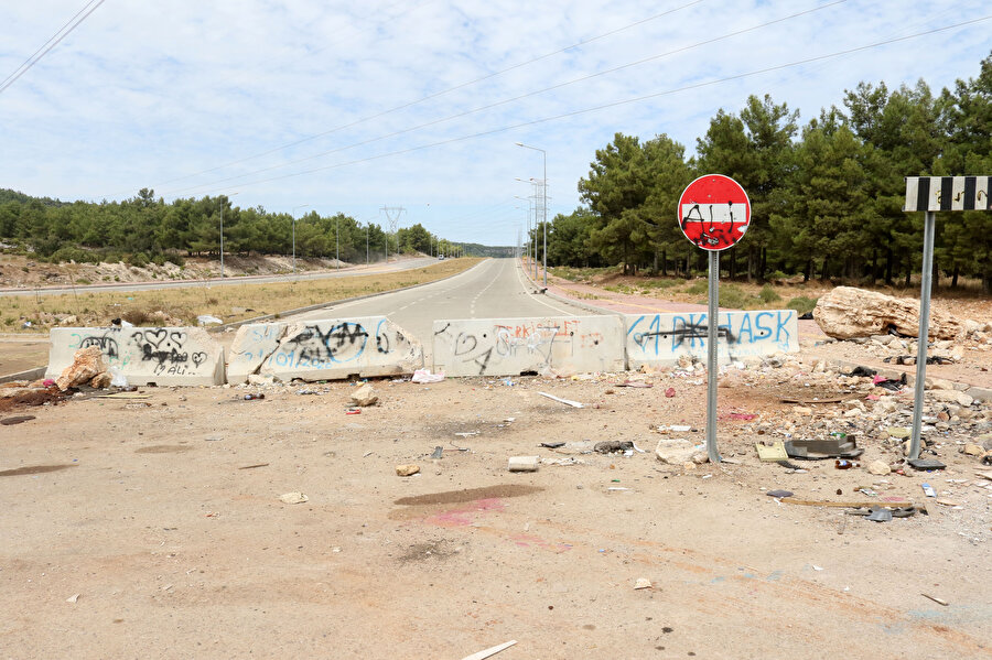 Trafiğe kapalı yolda iki motosiklet kafa kafaya çarpıştı: Üç kişi öldü