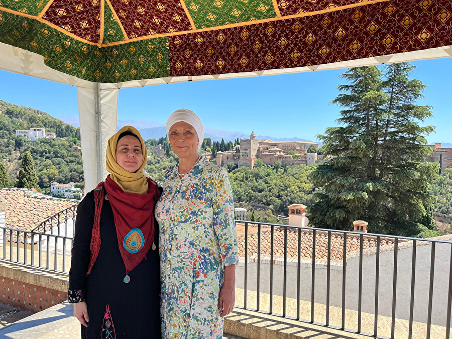 1980 yılının şubat ayında Müslüman oldum. Abdülkadir es-Sufi’nin yönlendirmesine uyarak kendimi dine davete adadım. İspanya’nın, Almanya’nın, İtalya’nın ve Güney Afrika’nın birçok şehrinde yaşadım, davama uygun bir şekilde topluluklar oluşturdum. Çeşitli dergilerde yazdım, söyleşiler ve konuşmalar yaptım. 5 çocuğum ve 8 torunum var.”