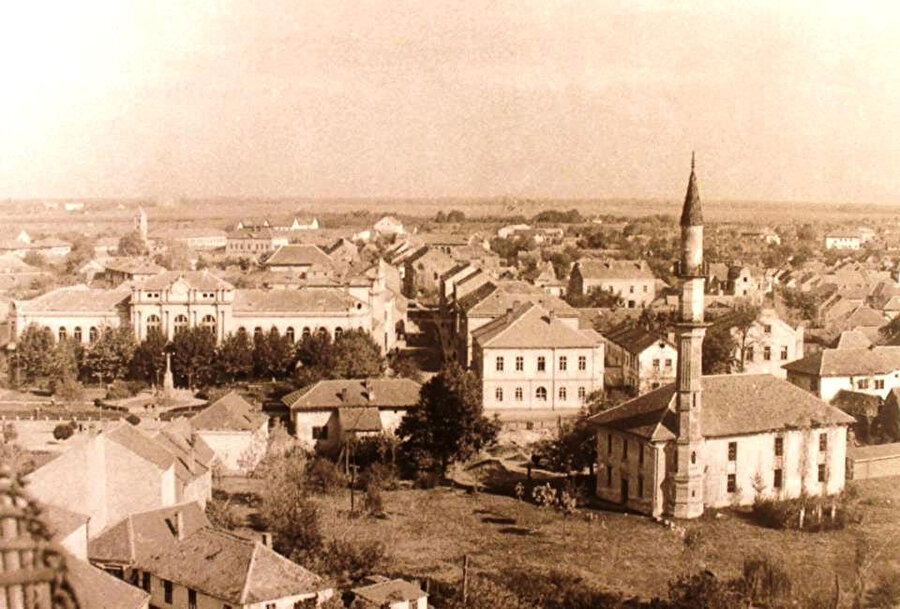 1718-1739 döneminde Bijeljina’nın Avusturyalılar tarafından işgal edilmesiyde Sultan Süleyman Atik Camii de 21 yıl boyunca Katolik kilisesi olarak kullanılıyor.