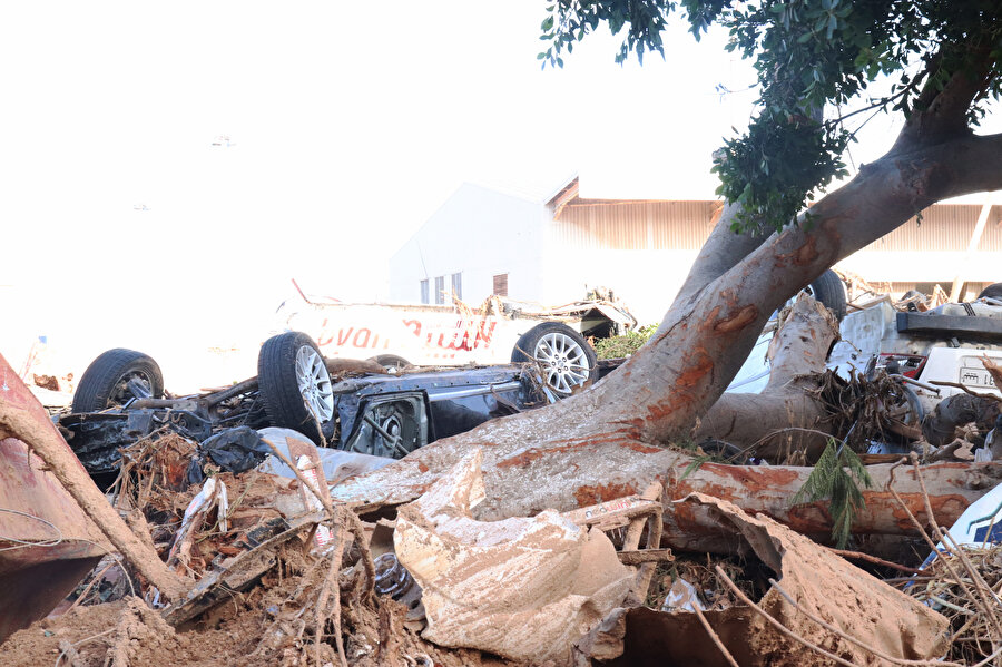 Libya'daki selde ölenlerin sayısı 5 bin 300'e yükseldi