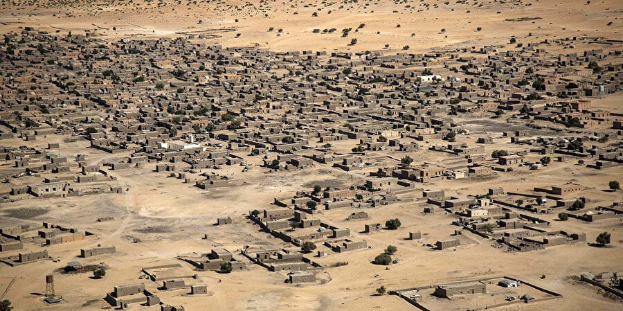 MINUSMA'nın, ağustos başında Timbuktu'nun yaklaşık 50 kilometre doğusundaki Ber kampını boşaltarak Mali ordusuna teslim etmesi, ordu ile 2015 Cezayir Anlaşması'yla silah bırakan eski isyancı grupları karşı karşıya getirdi.