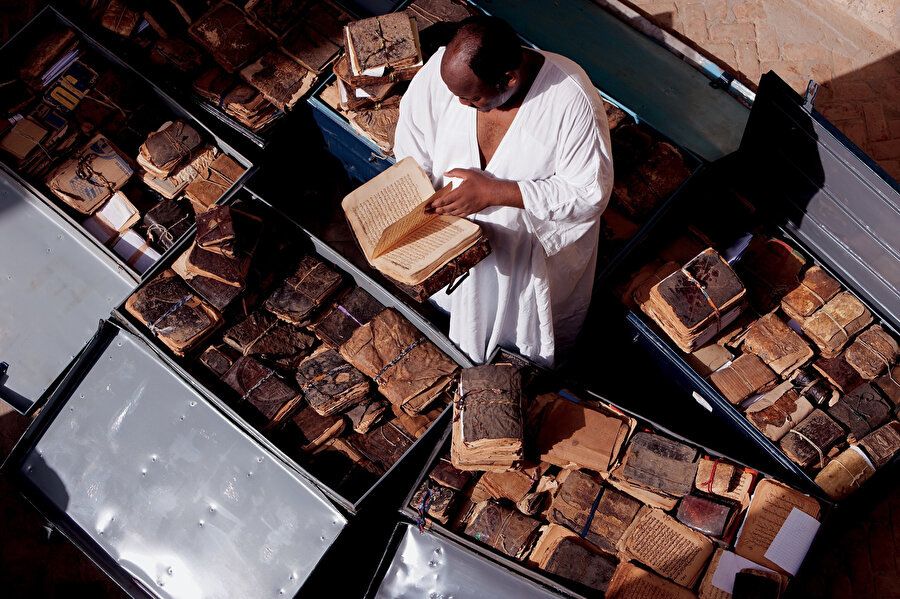 Uzmanlar, Haidara'nın çabasıyla kentteki el yazması eserlerin yüzde 95'inin kurtarıldığını açıklamıştı.