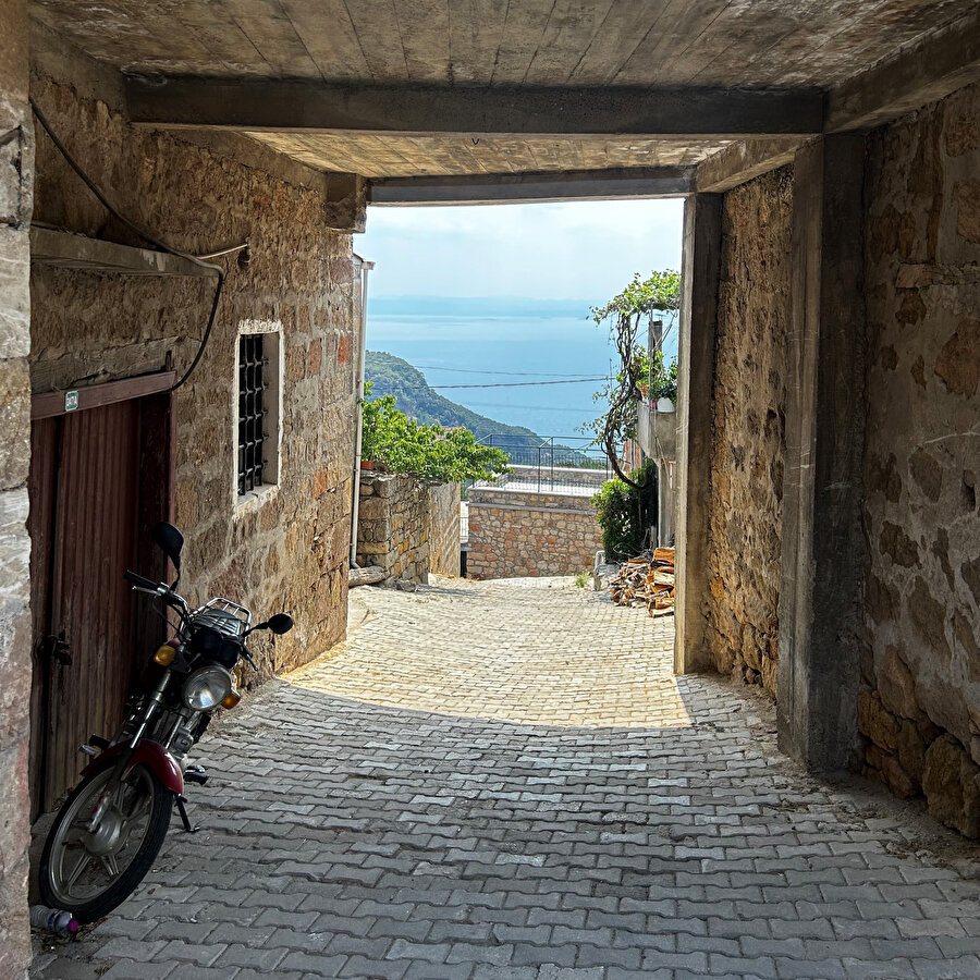 Köyün içinden. Fotoğraf: Birsen Uzun Aydın