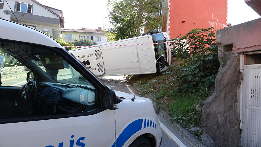 İşçi servisi yayalara çarptı: Anne ve kızı öldü, 6 işçi yaralandı