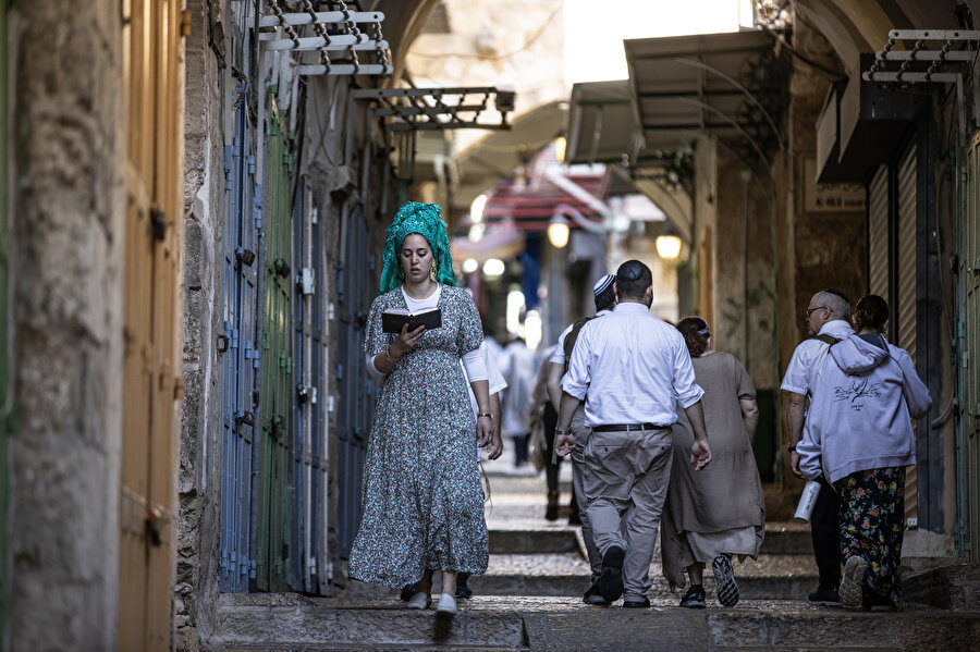 İsrail'in Mescid-i Aksâ üzerinde egemenlik talep etme ve orada Yahudilerin ibadet etmesine izin verme yönündeki girişimleri yasa dışıdır.