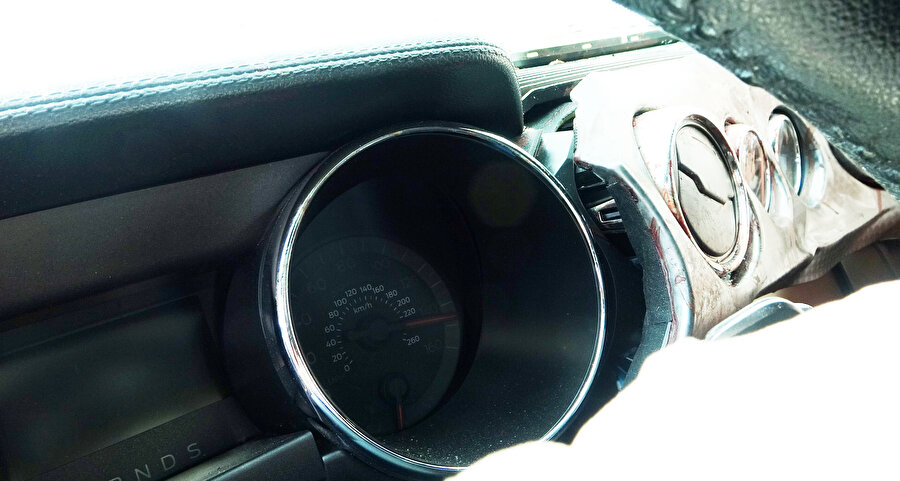 Hız kadranı 240 kilometrede takılı kaldı: Feci kazada üç kişi hayatını kaybetti