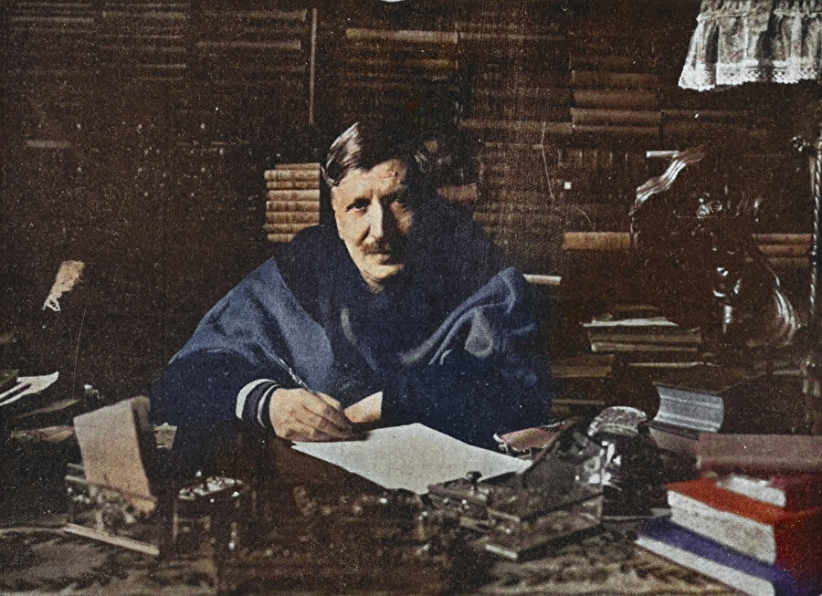 Cenap Şahabettin (1871-1934), modern Türk edebiyatının önemli isimlerinden biridir.