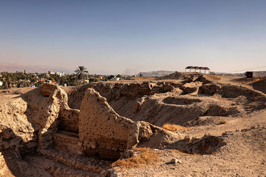 Bir asırdan fazla süredir kazılan alan, Mısır'daki piramitlerden önceye tarihleniyor.