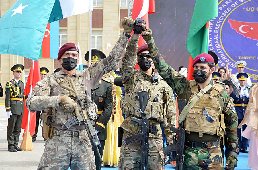 Üç Kardeş Tatbikatı'nda askerler 