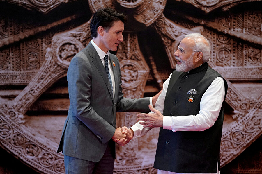 Kanada Başbakanı Justin Trudeau (solda), Nijjar'ın öldürülmesinin arkasında Yeni Delhi hükümetinin olduğunu iddia ediyor.