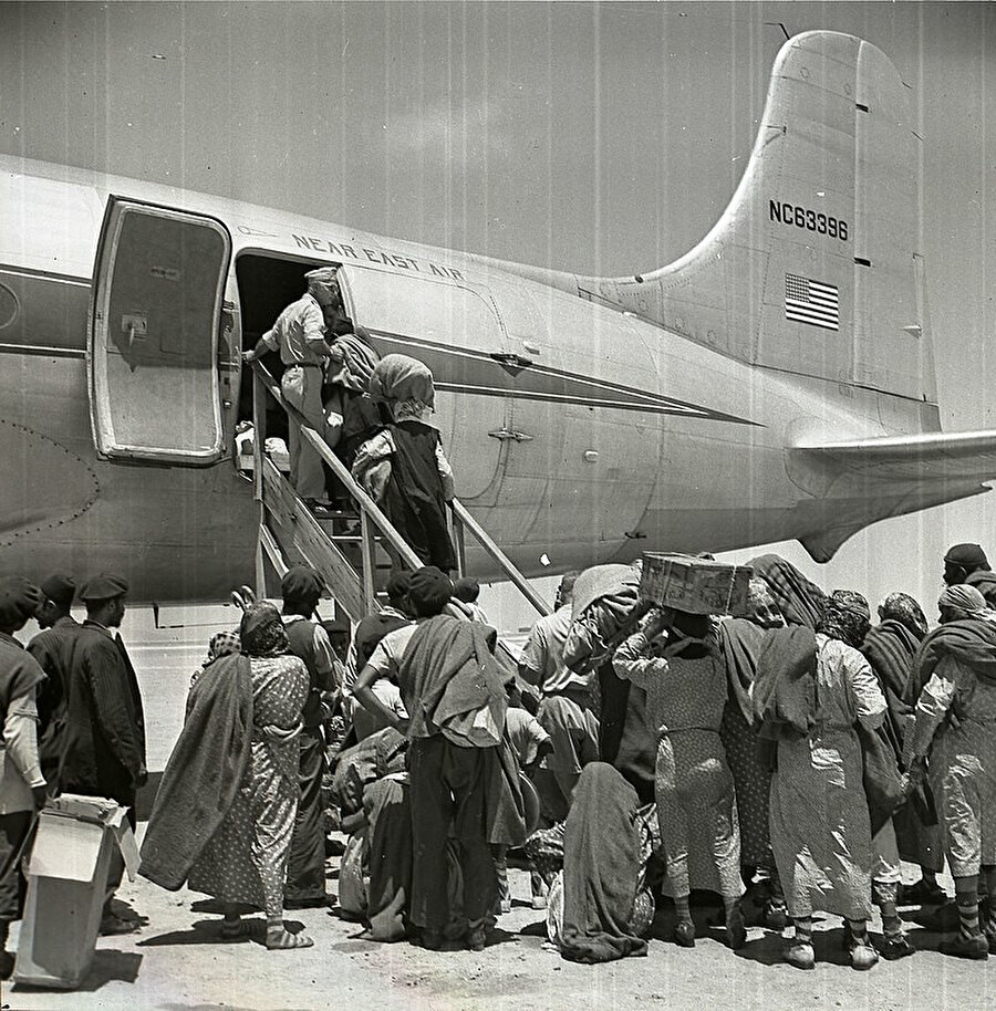 24 Eylül 1950'de Sihirli Halı Operasyonu, 177 Yemenli Yahudi’yi taşıyan iki uçağın İsrail'in Lod Havaalanı’na yaptığı son uçuşla sona erdi.