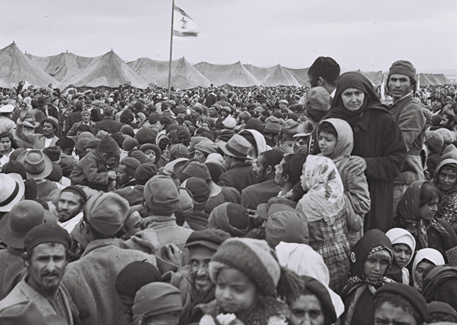 İsrail’e varan Yemenli Yahudiler, Rosh Ha’ain toplama kampında, 1950.