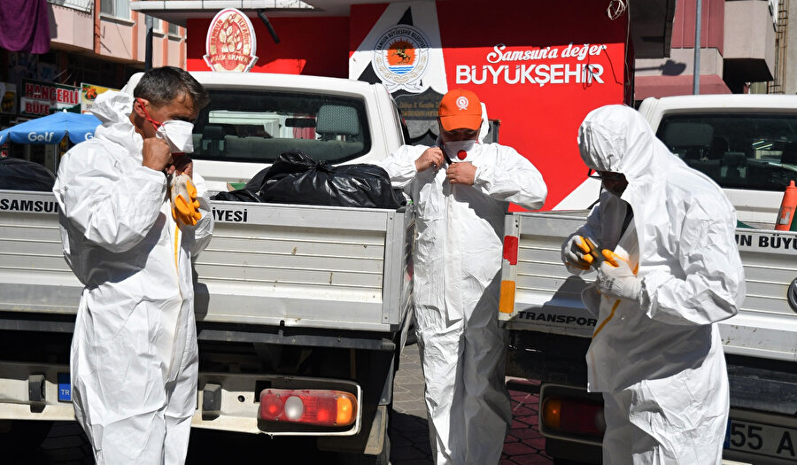 Gören dönüp bir daha baktı: Evden iki kamyon çöp çıkarıldı