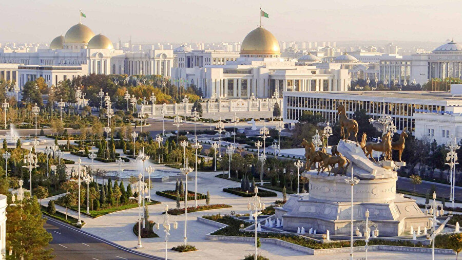 Türkmenistan, 12 Aralık 1995'te, BM Genel Kurulu'nda 185 ülkenin desteğini alarak daimî tarafsız ülke ilân edildi.