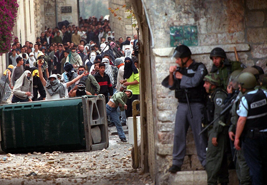 İşgal altındaki Filistin topraklarında İsrail'e karşı 2000 yılında başlayan ve 2005 yılına kadar devam eden İkinci İntifada'nın (Aksâ İntifadası) üzerinden 23 yıl geçti. 