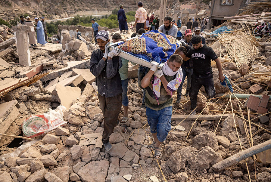 Fas'taki depremde hayatını kaybedenlerin sayısı 2 bin 960'a yükseldi.