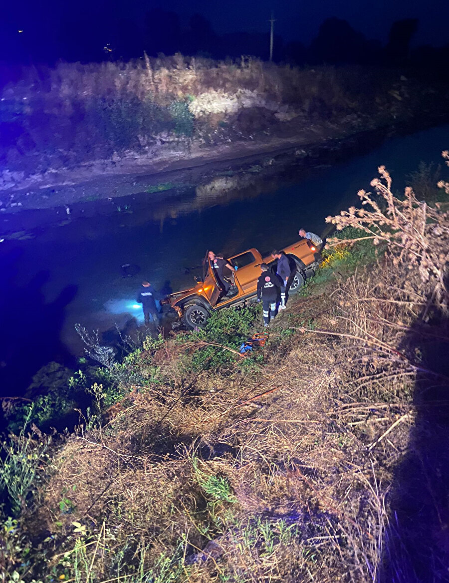 Kamyonet dereye uçtu: 1 ölü, 3 yaralı