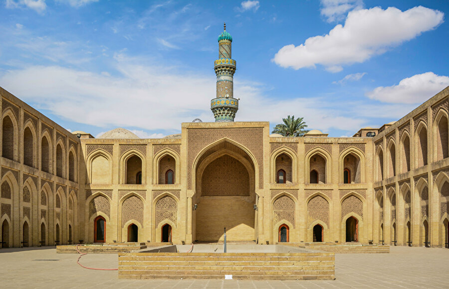 Dört mezhep fıkhının bir arada okutulduğu ilk okul