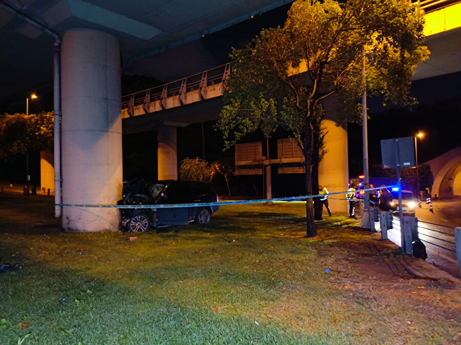 Kontrolden çıkan cip direğe çarptı: 4 yaralı