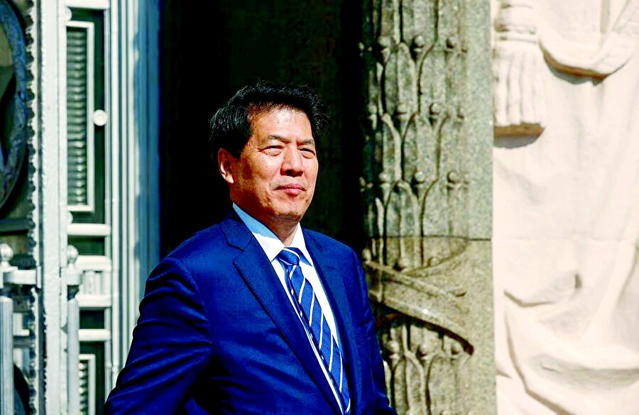 Çin temsilcisi, Avrupa ve Asya İşlerinden Sorumlu Li Hui.